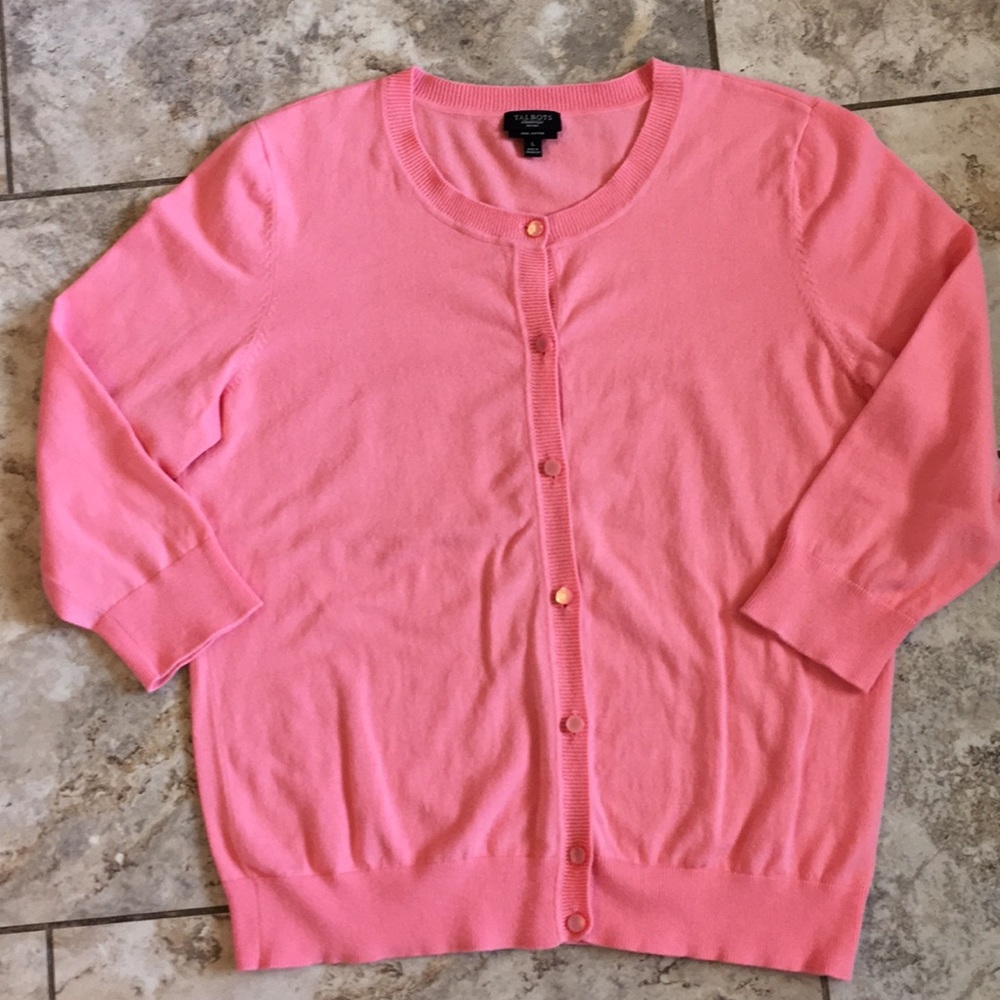 Pantone’s 2019 Color of the Year coral sweater